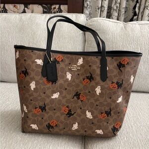 Coach City Tote Halloween Print Signature Canvas CW450 Like New 🖤🎃